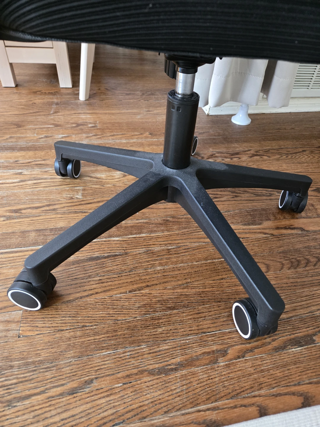 Black Ergonomic Office Chair - photo 2