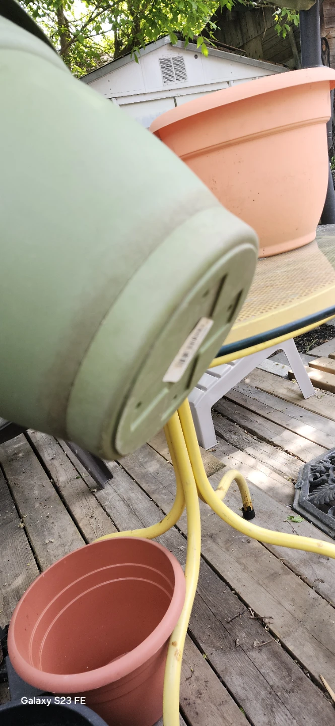 Green Plastic Planter Pot - photo 3
