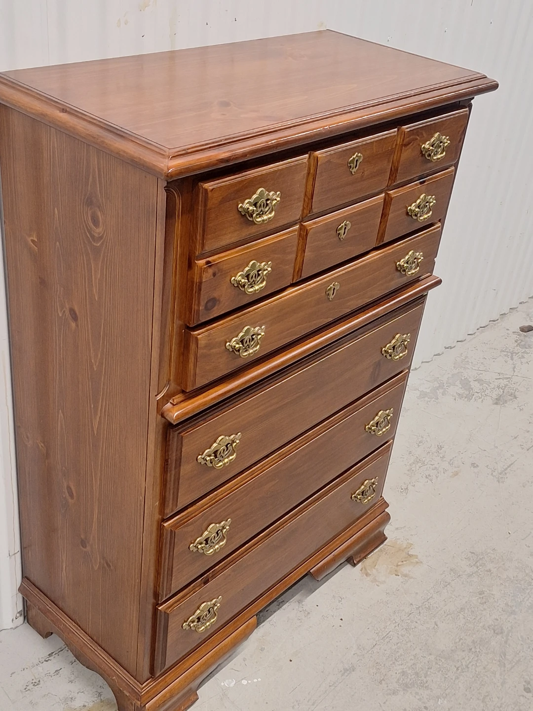 Gorgeous Solid Wood Dresser -Excellent Condition - photo 4