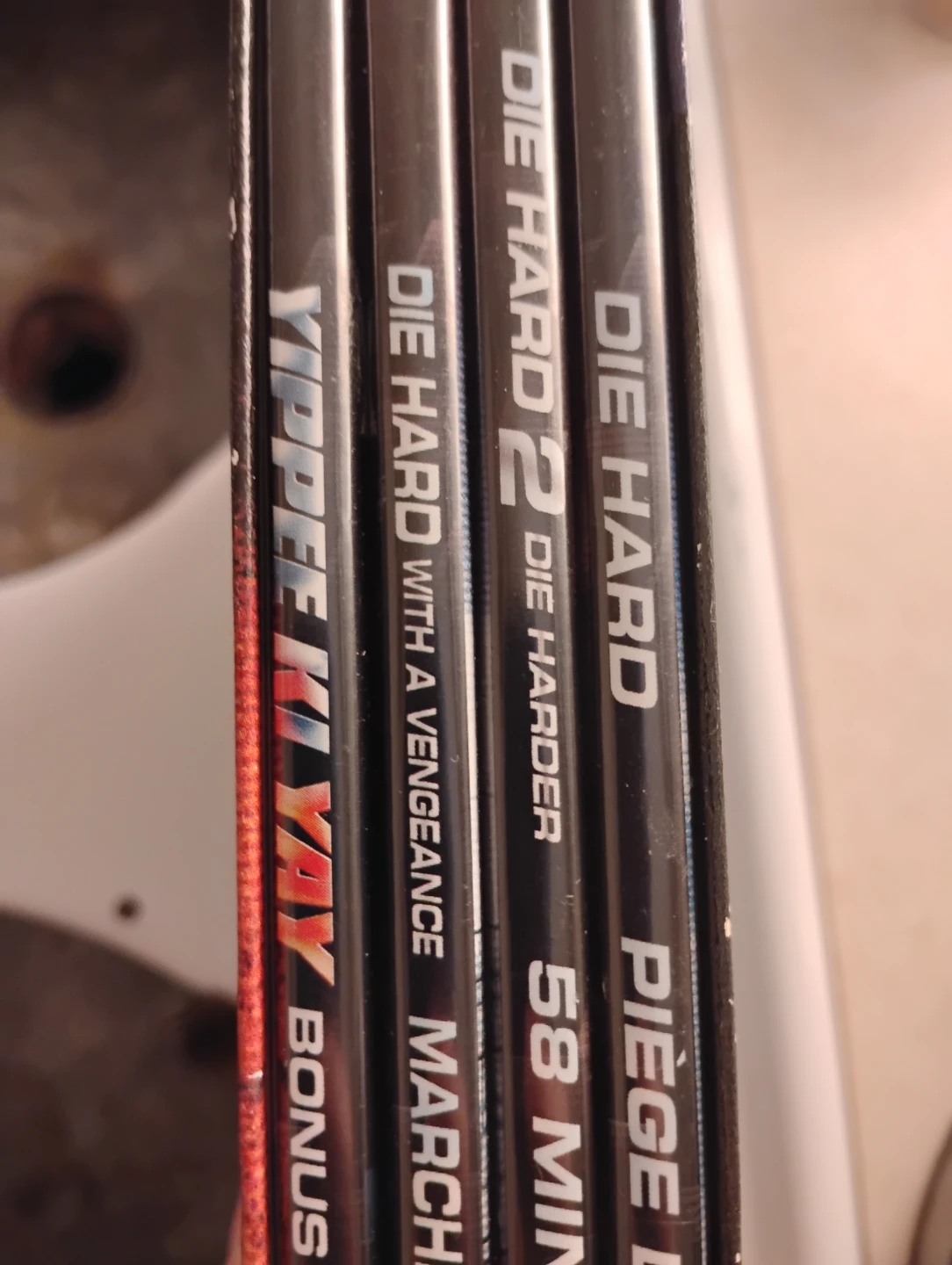 Die Hard Collection DVD Set $2 - photo 2