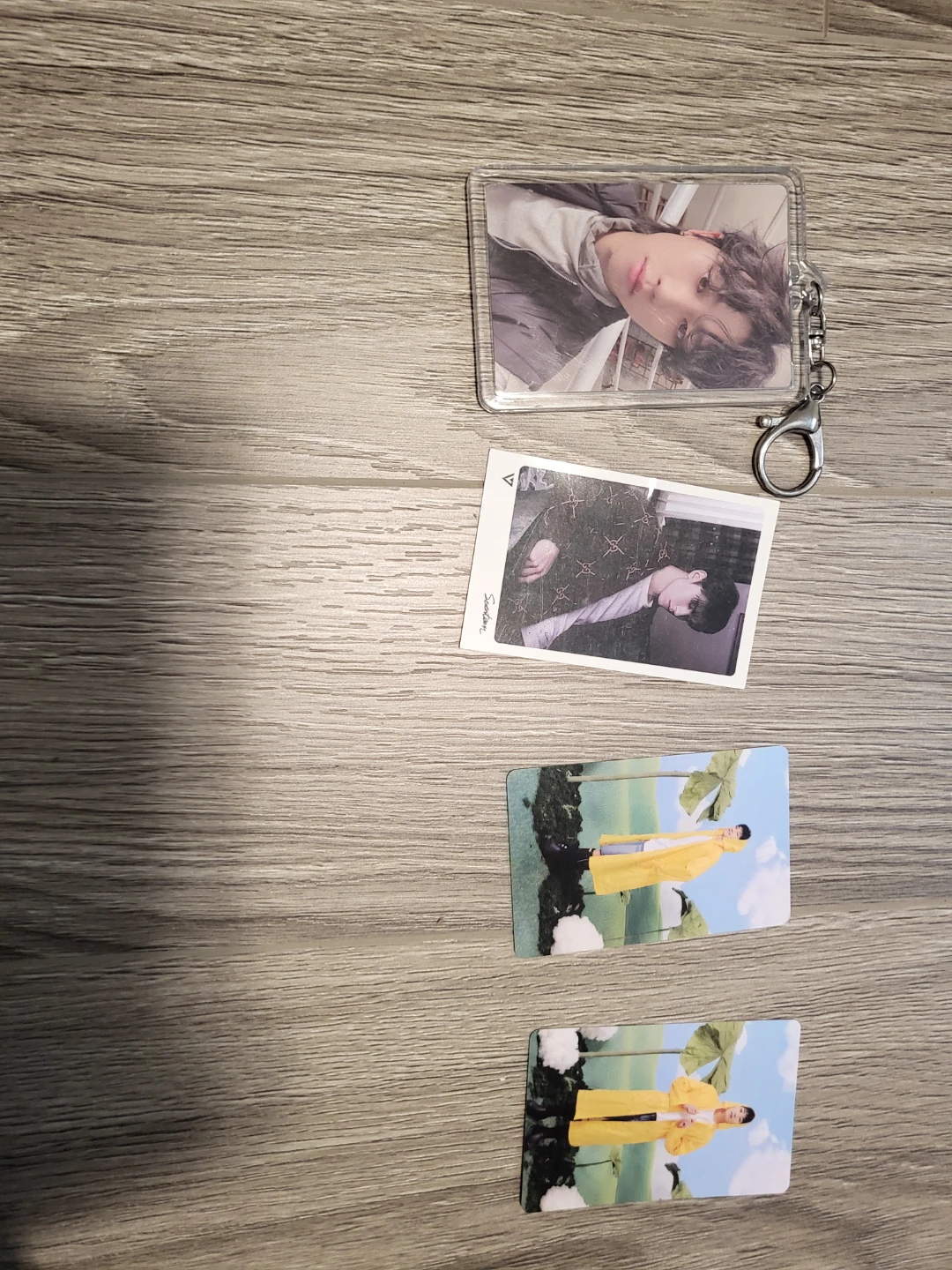 BTS K-Pop Photocards and Keychain - photo 3