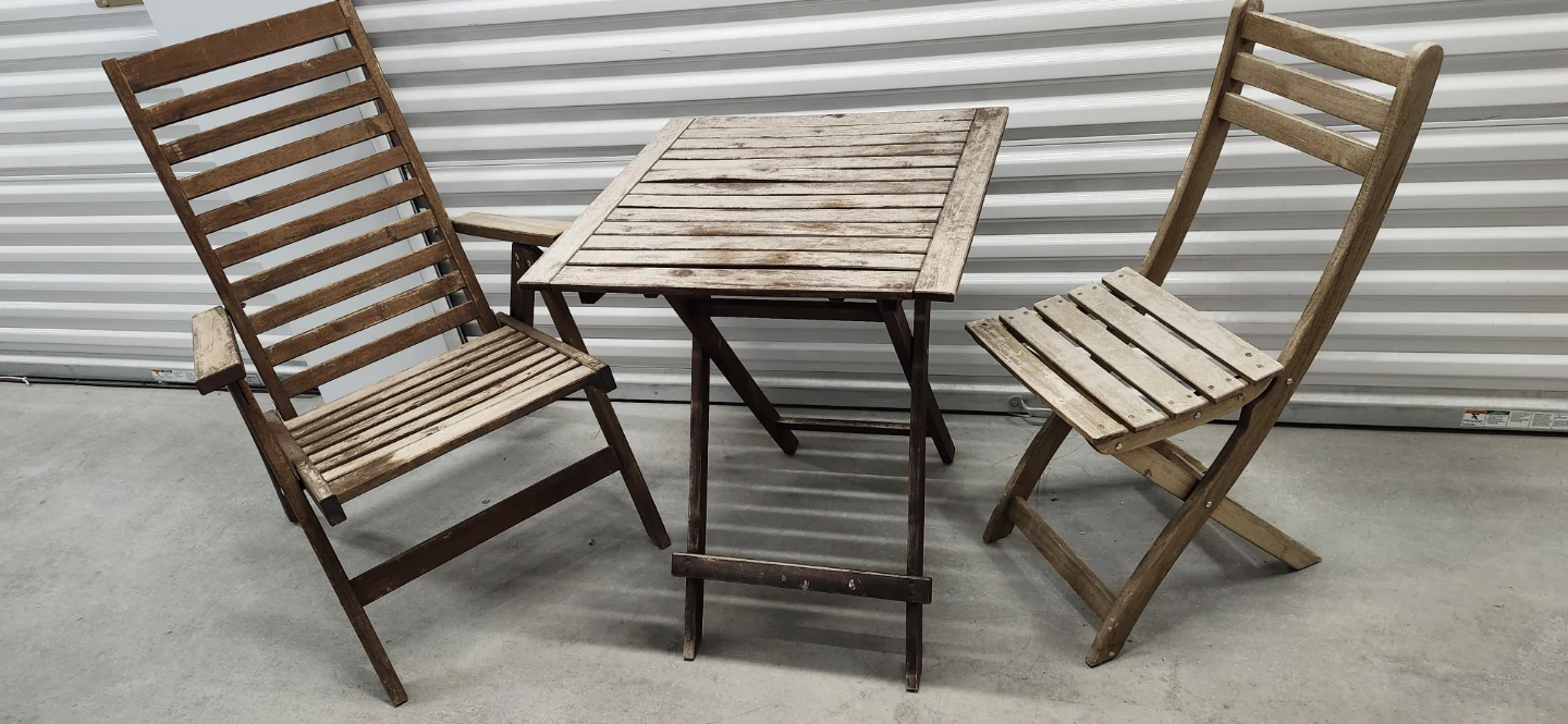 Outdoor foldable table with 2 chairs