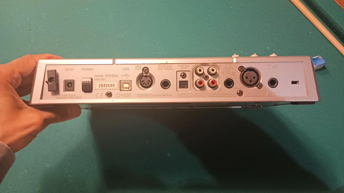 Boss BR-864 8-Track Digital Studio Multi-Track Recorder - photo 2