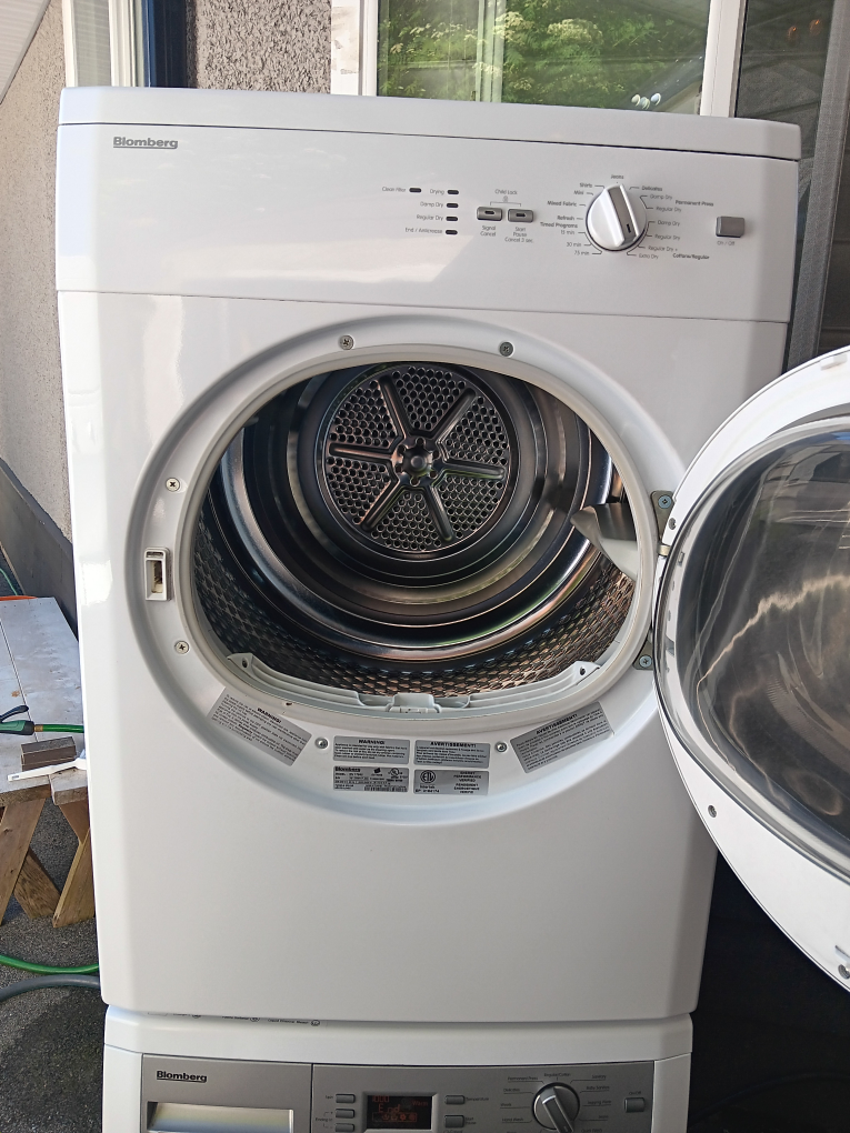Blomberg Stackable Washer and Dryer Set - photo 5