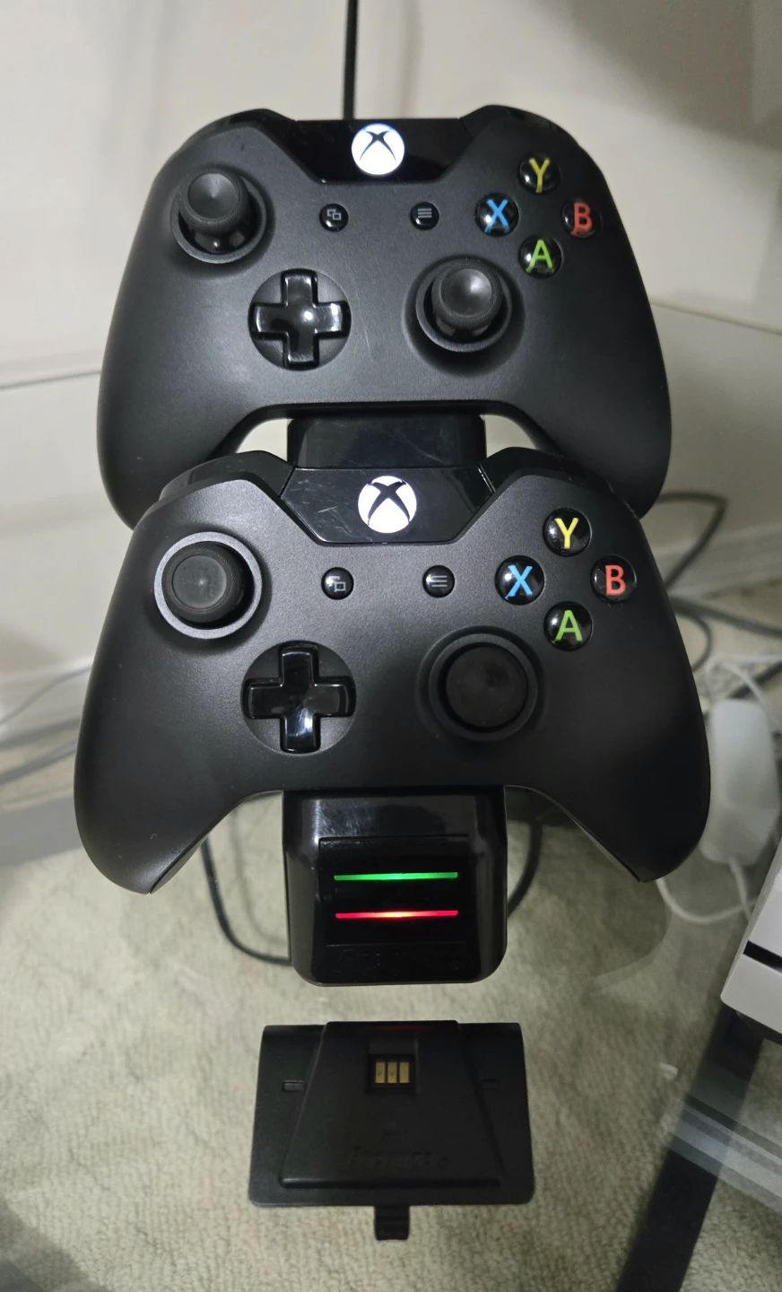 Xbox One S Bundle / 2 Controllers + Charge Dock + Battlefield 1 - photo 4