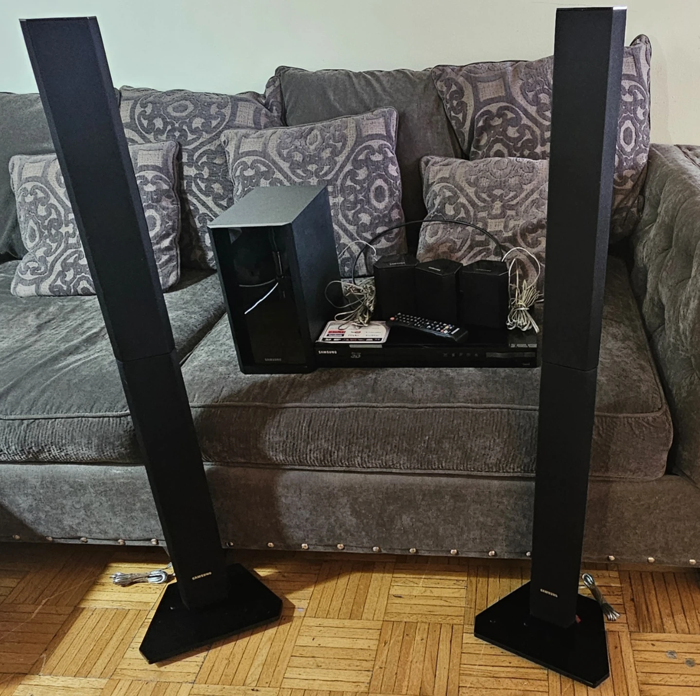 Samsung Home Theatre System with Speakers