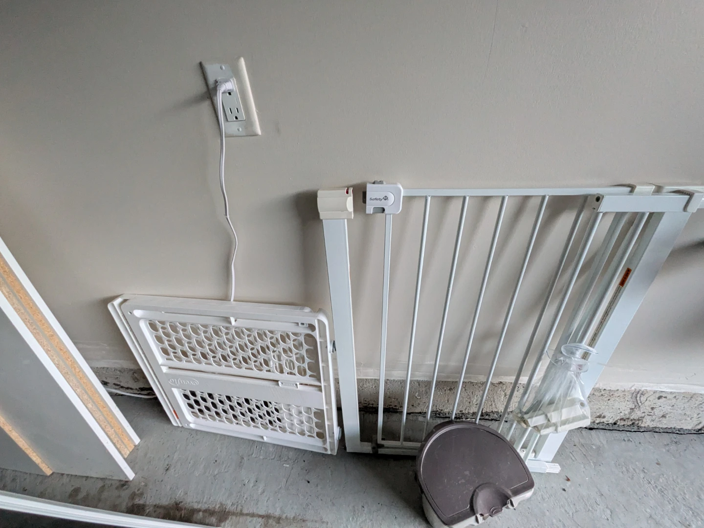 Safety 1st White Metal Baby Gate