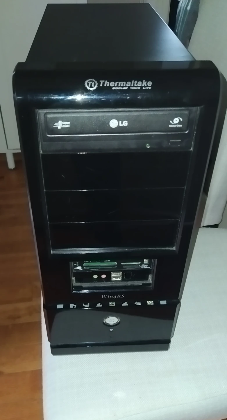 Thermaltake WingRS ATX Mid Tower Computer