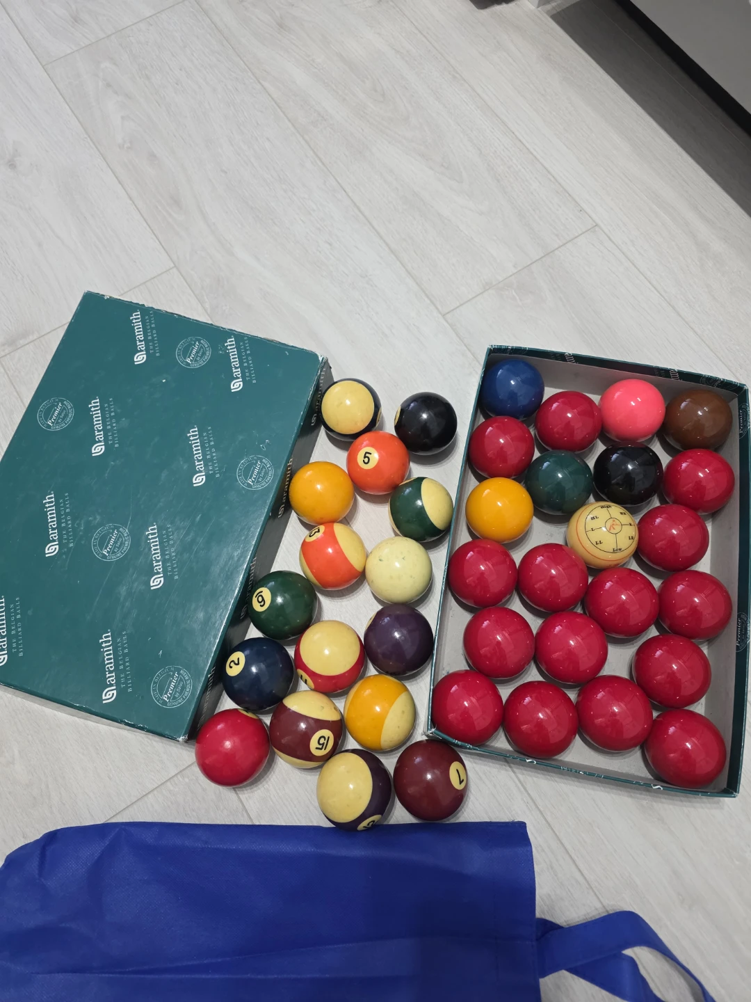 Aramith Premier Billiard & Pool Balls Set