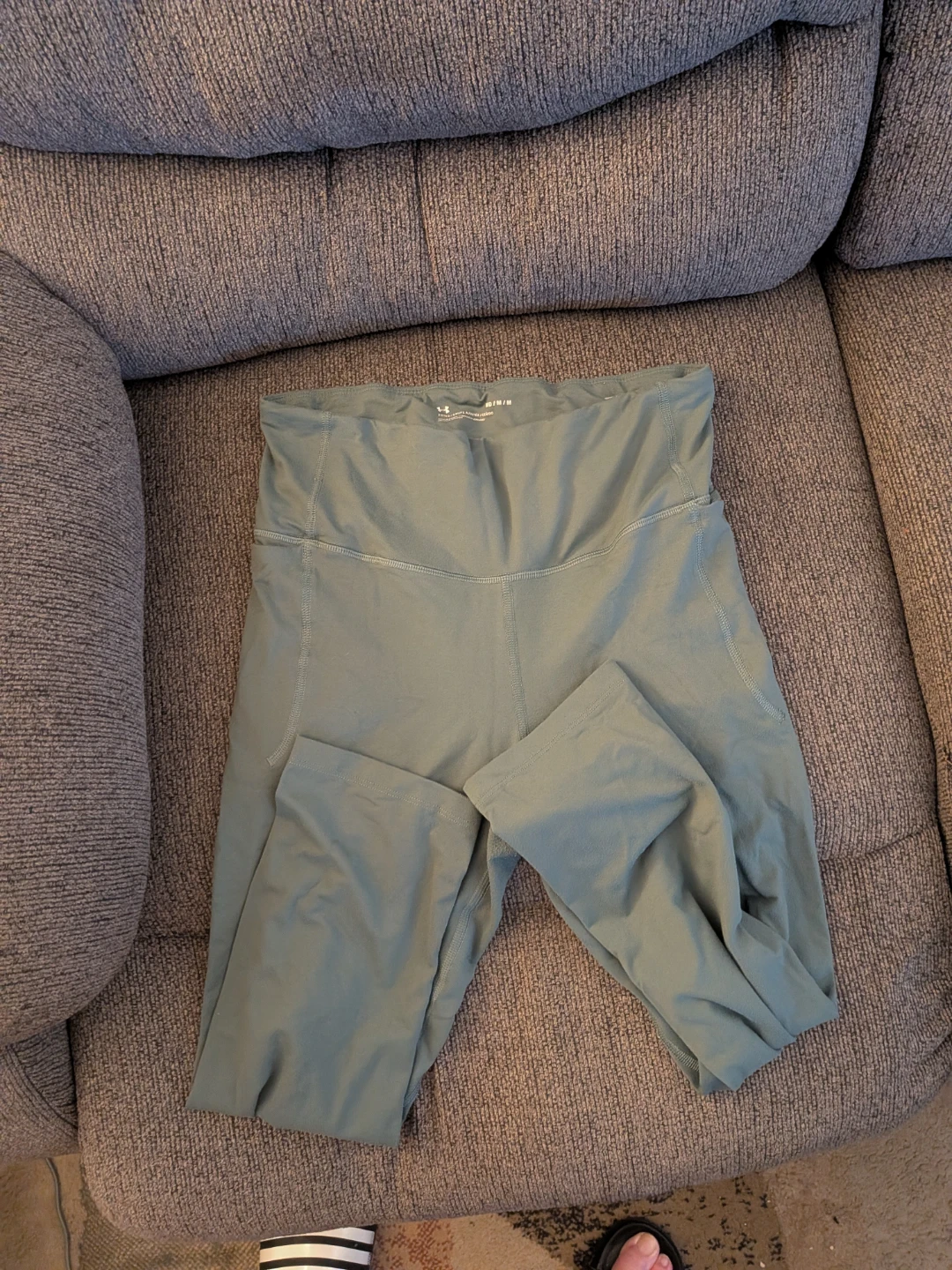 Armour leggings in a sage green  pick up in st Albert