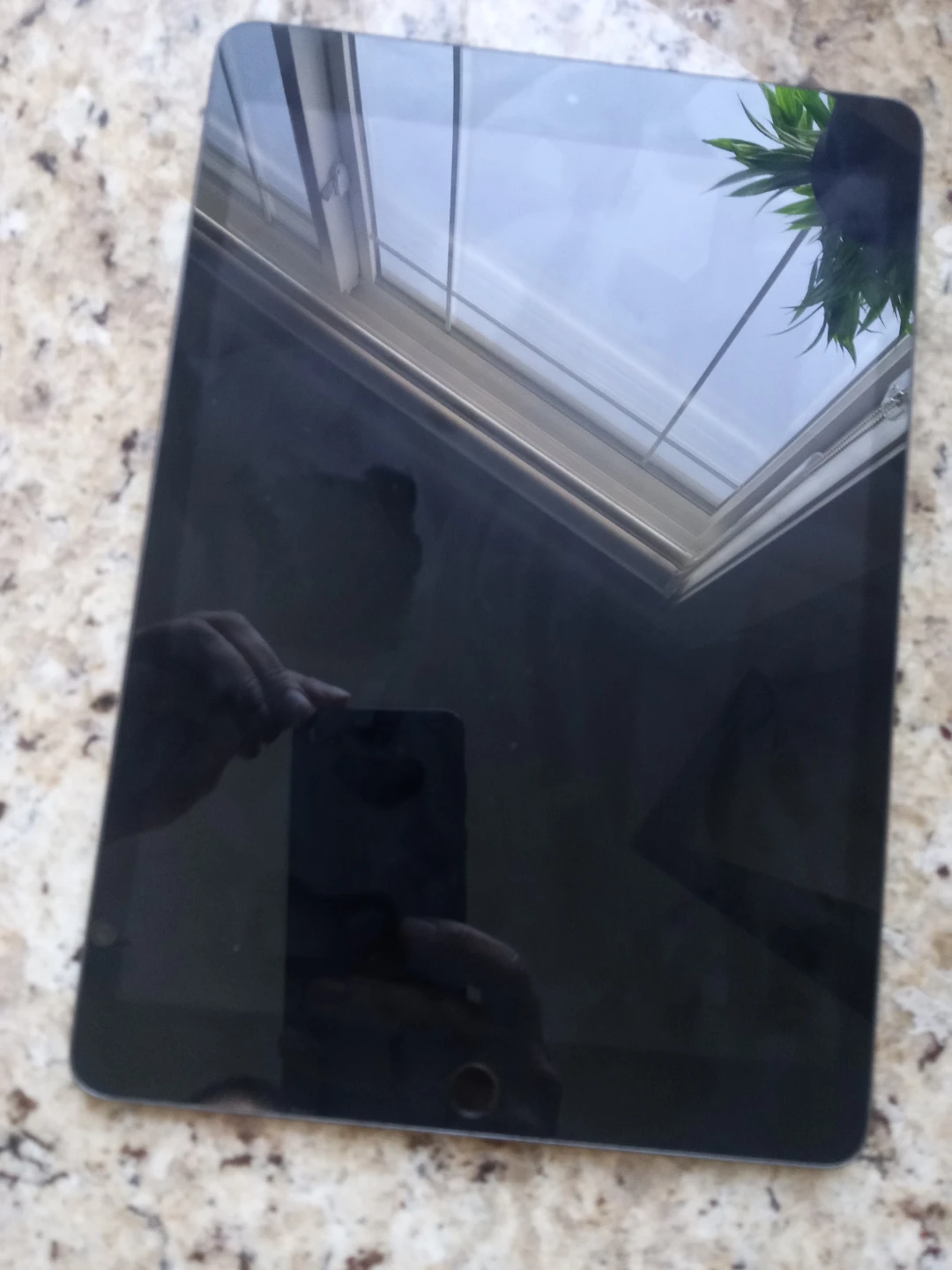 Apple iPad an iPhone for parts - photo 2