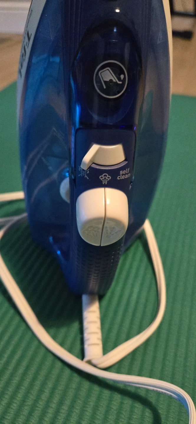 T-fal Steam Essential Plus Iron - photo 3