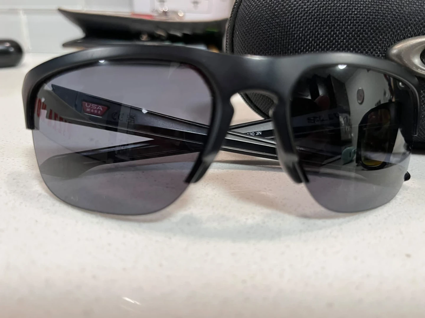 Oakley Sunglasses with Case - photo 4