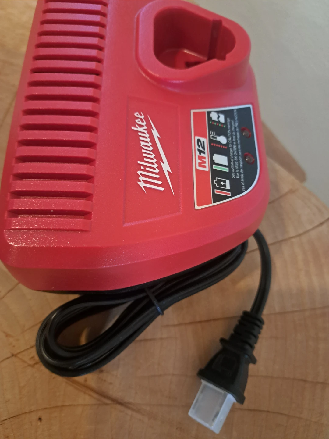 Milwaukee-m12 charger