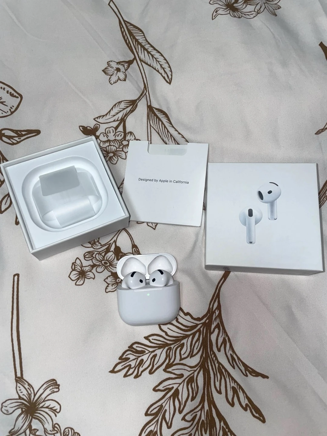 Apple AirPods - photo 2
