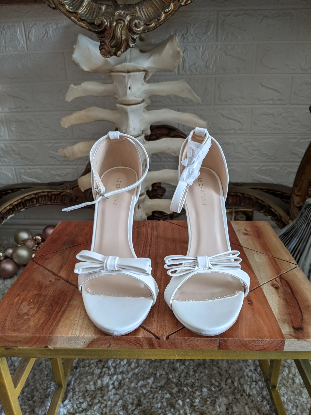 Le Château White Strappy Bow Heels Size 8.5