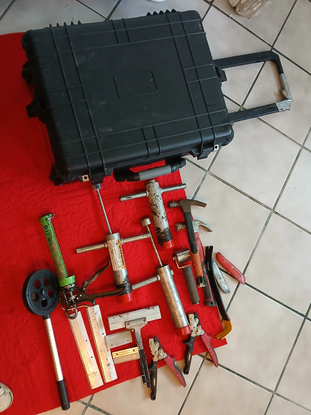Roofing tools whit a tool box
