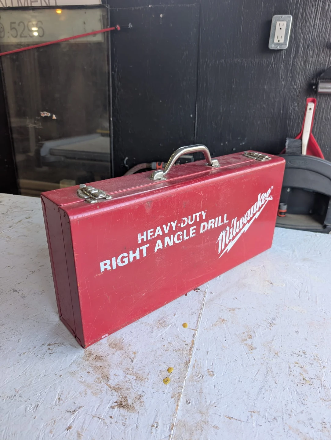 Milwaukee Heavy-Duty Right Angle 1/2" Drill with Case - photo 3