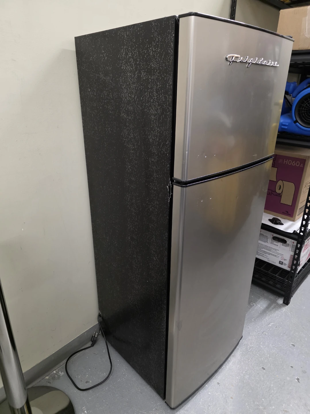 Frigidaire Top Freezer Refrigerator - photo 4