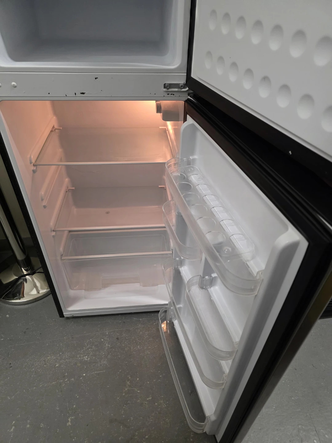 Frigidaire Top Freezer Refrigerator - photo 5