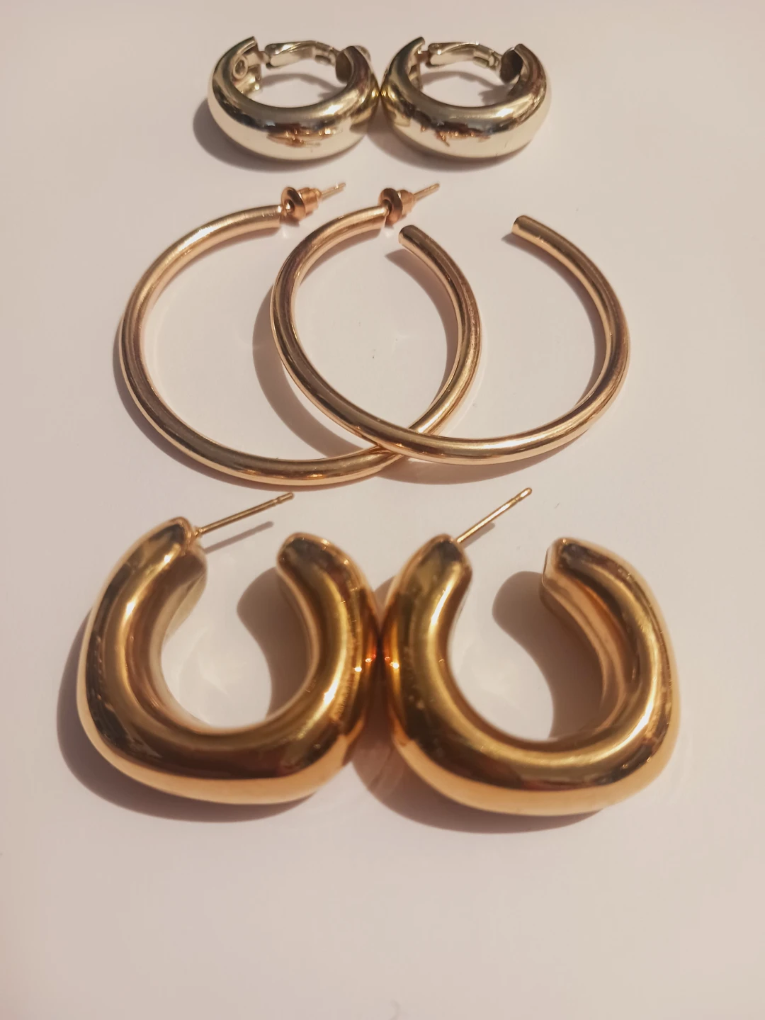 New!!!! Gold  Tone Hoops Earrings.   $3 EACH !! - photo 3