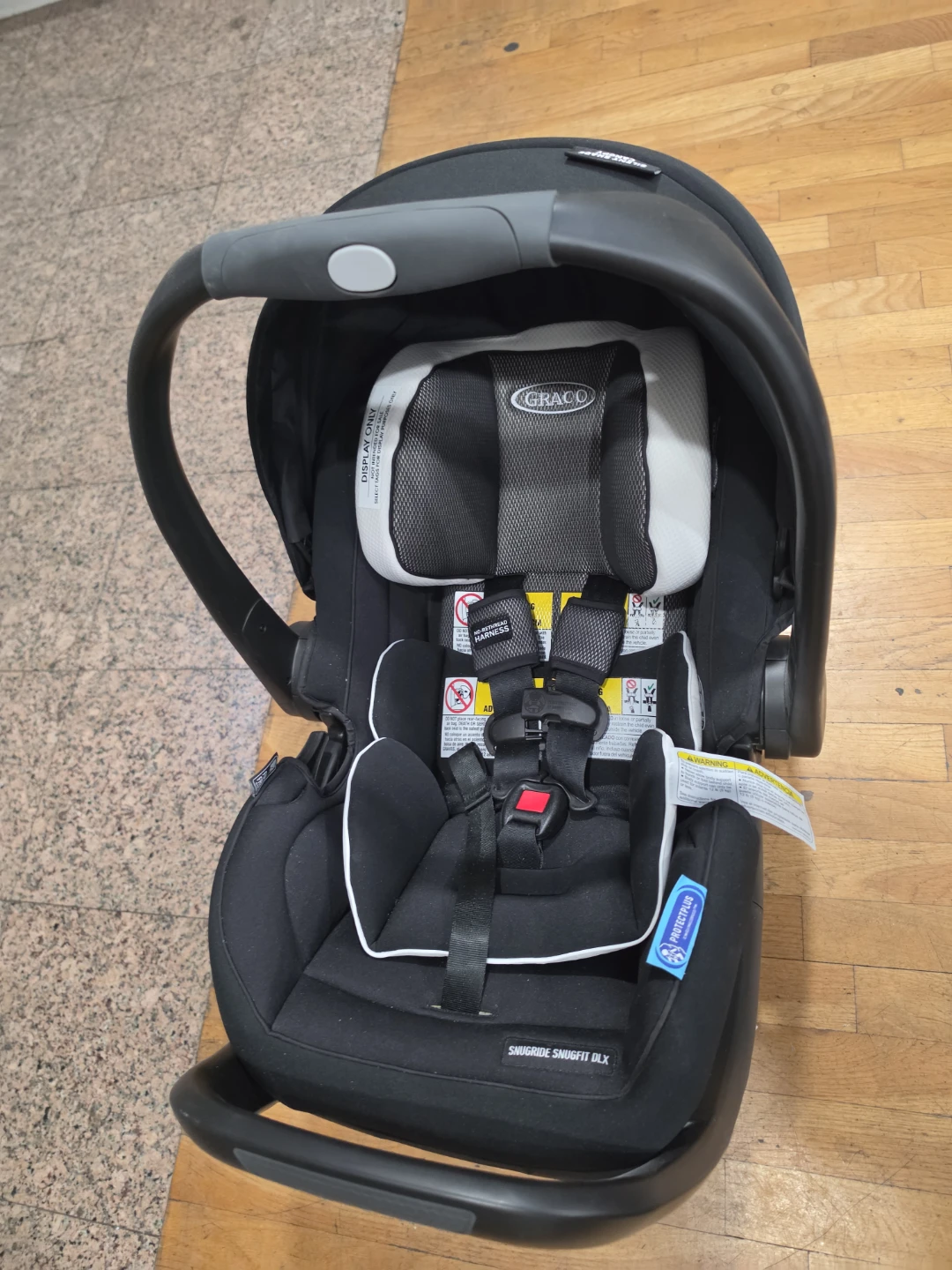 Graco SnugRide SnugLock DLX Infant Car Seat - photo 2