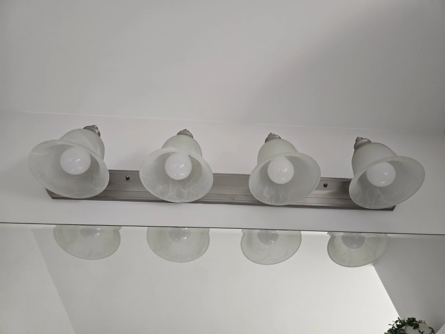 Light vanity fixture - photo 2