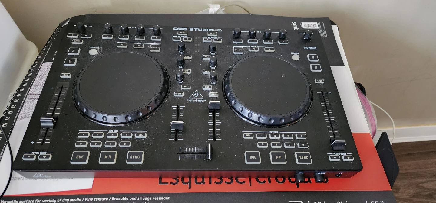 Behringer CMD STUDIO DJ Controller