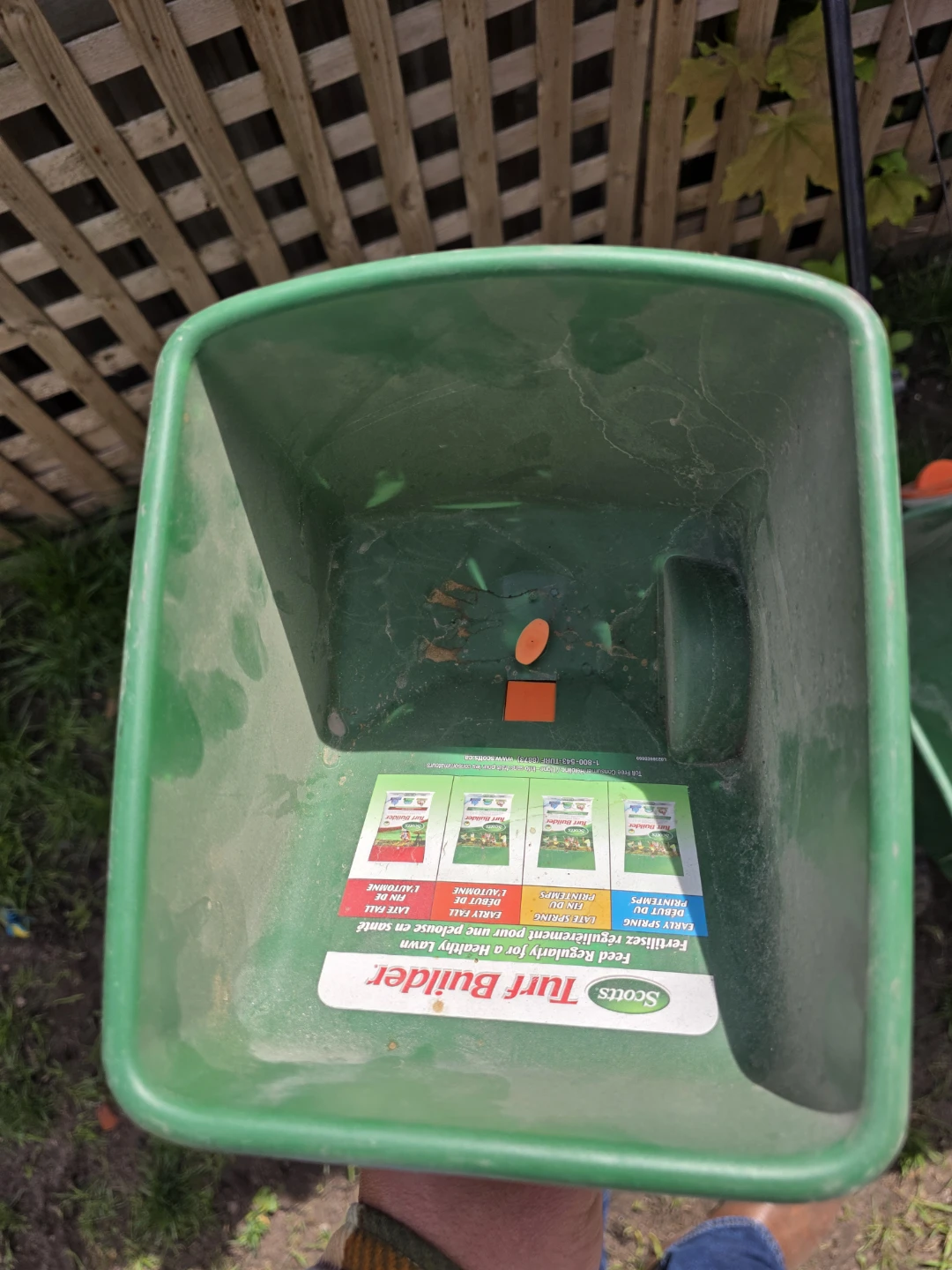 Scotts Turf Builder Lawn Spreader - photo 3