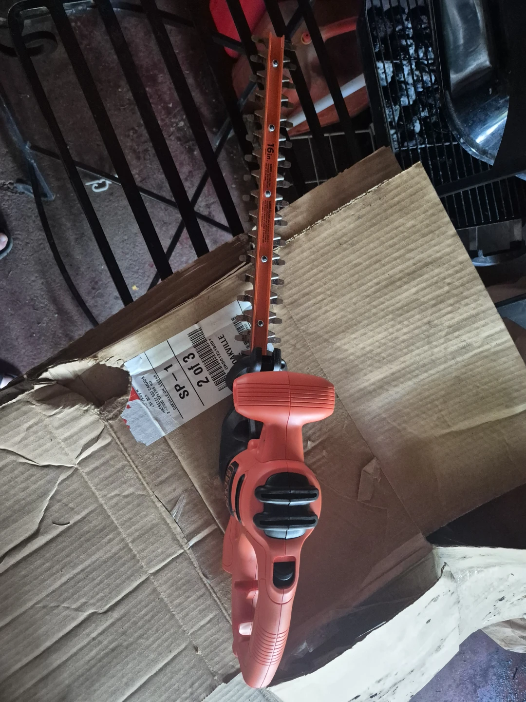 Black+Decker Hedge Trimmer - photo 2