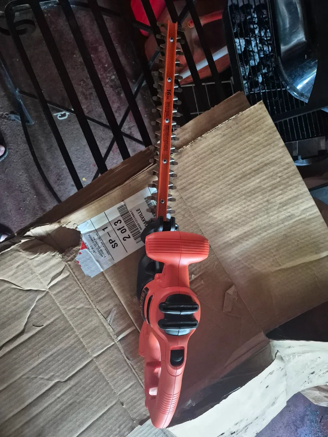 Black+Decker Hedge Trimmer - photo 2