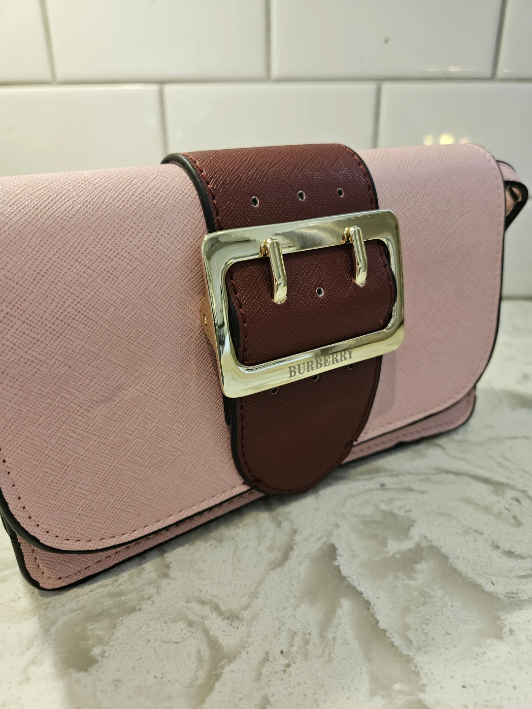 Bur berry crossbody bag