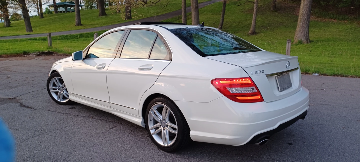 2012 Mercedes-Benz C300 4MATIC Sedan - photo 4