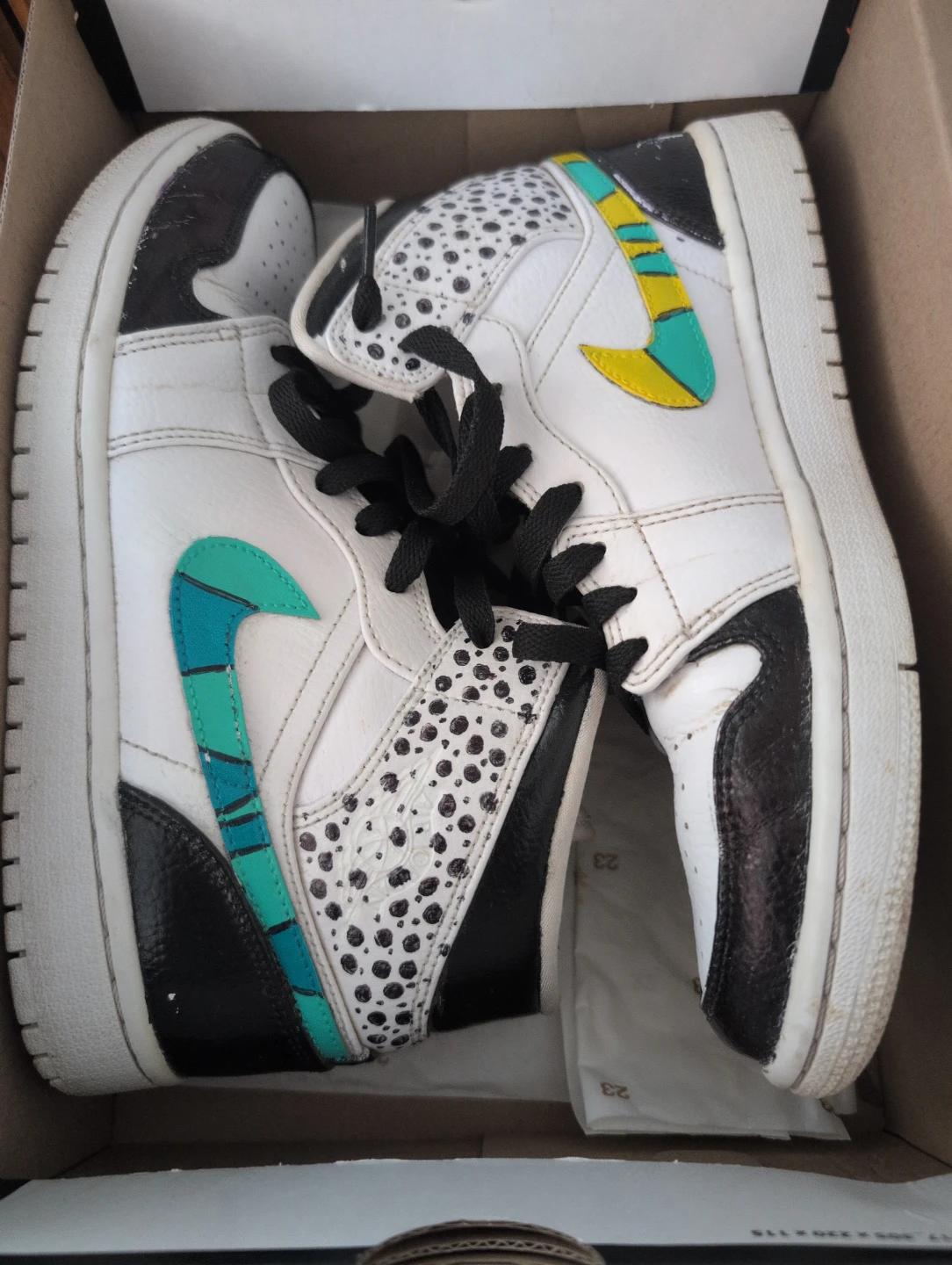 Air Jordan 1 Mid Sneakers used msrp- $200