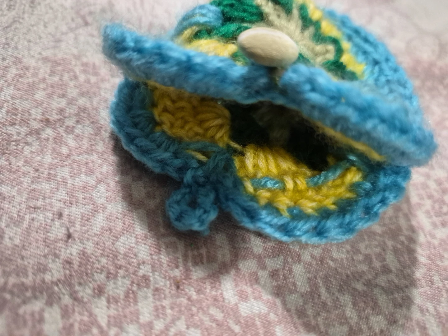 Crocheted Clam Shell Coin Pouch - photo 2