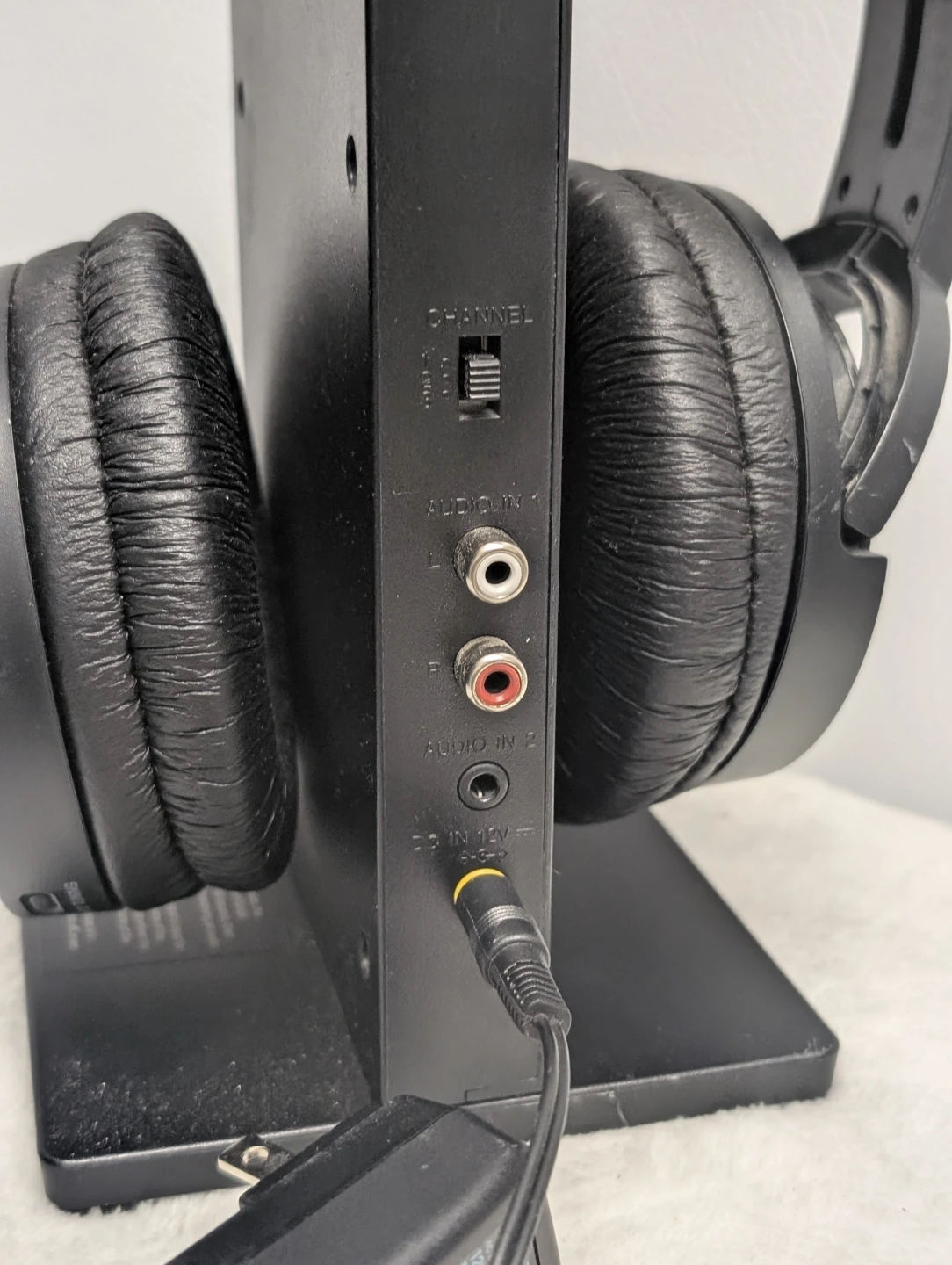 Sony MDR-RF985R Wireless Headphones with Stand and AC Adapter - photo 3