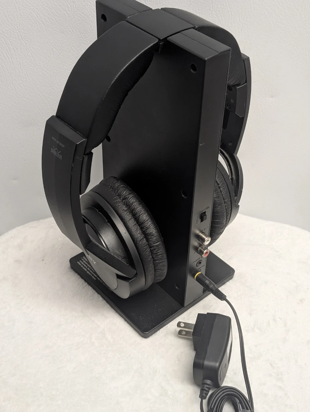 Sony MDR-RF985R Wireless Headphones with Stand and AC Adapter - photo 4