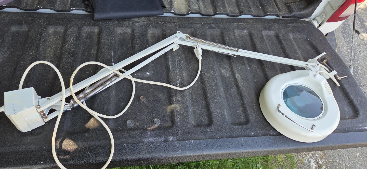 Adjustable Magnifying Lamp