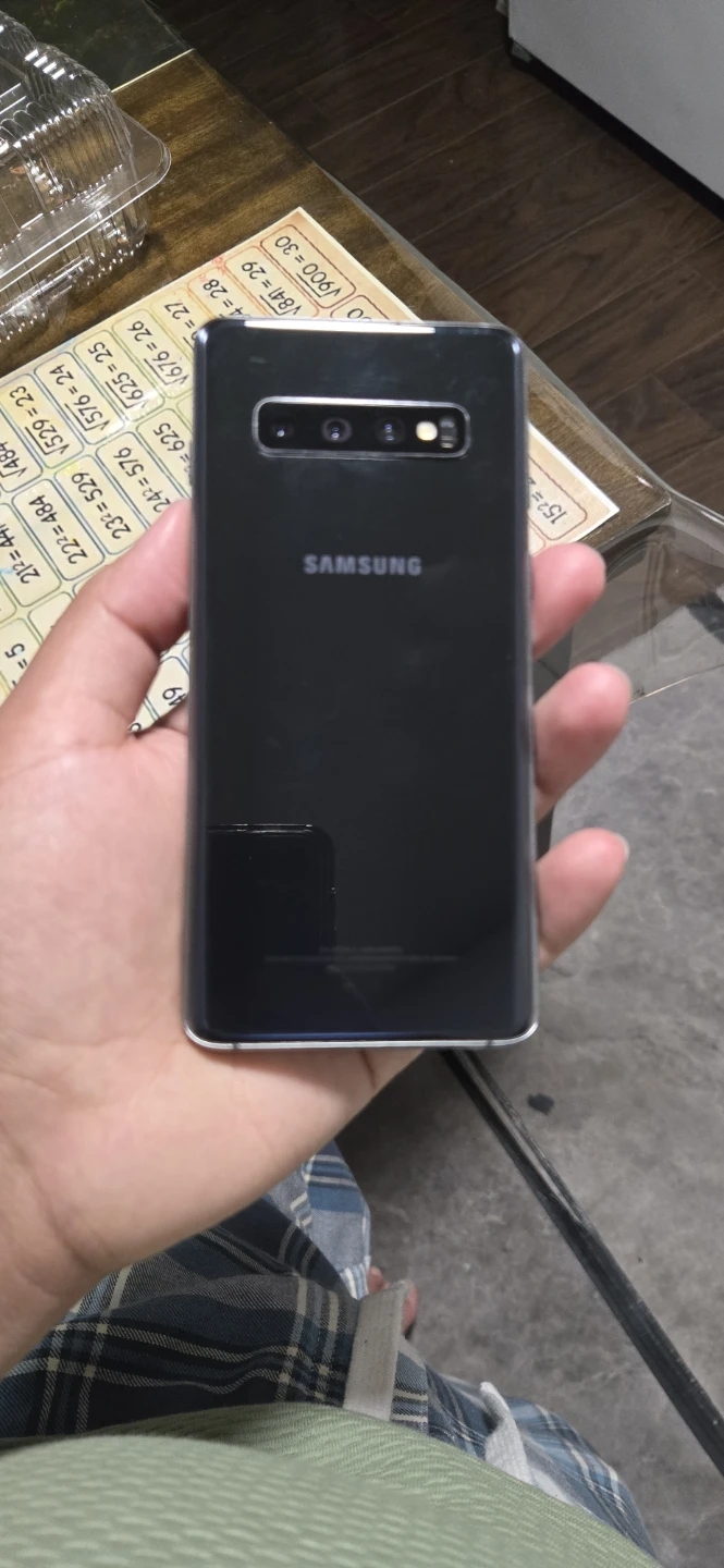 Samsung Galaxy S10 with cracks and oled dot