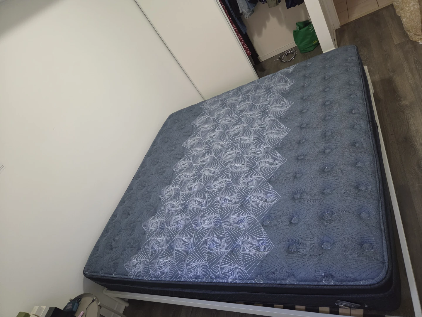 Serta BackLogic Mattress king size and frame - photo 2