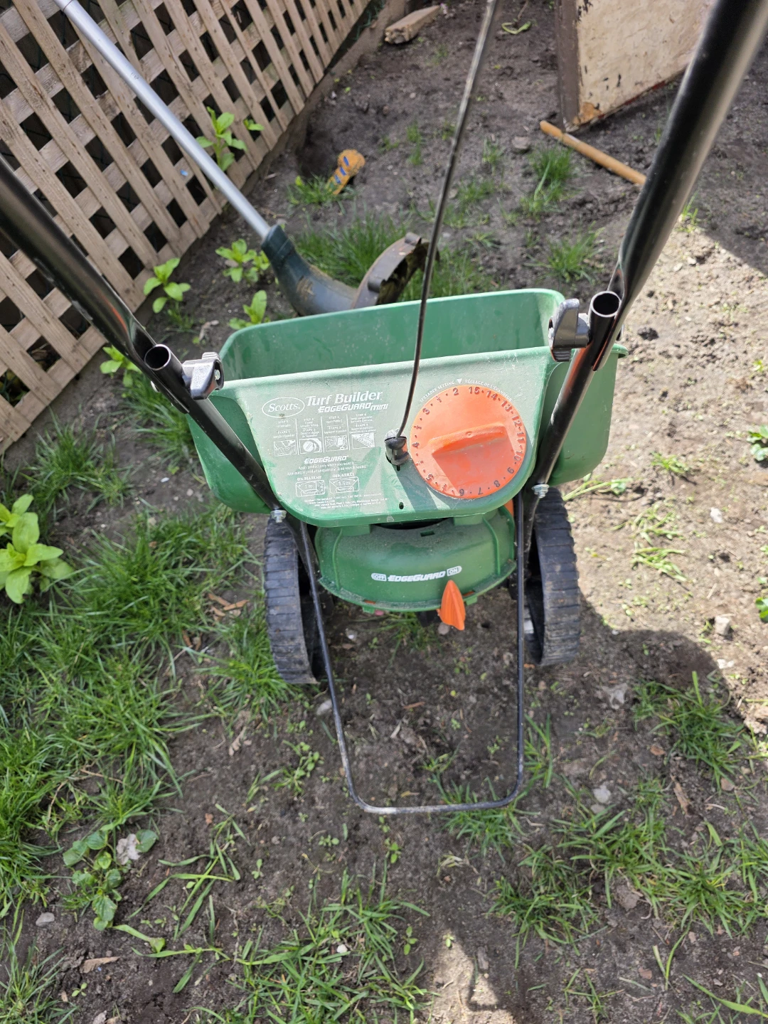 Scotts Turf Builder Lawn Spreader