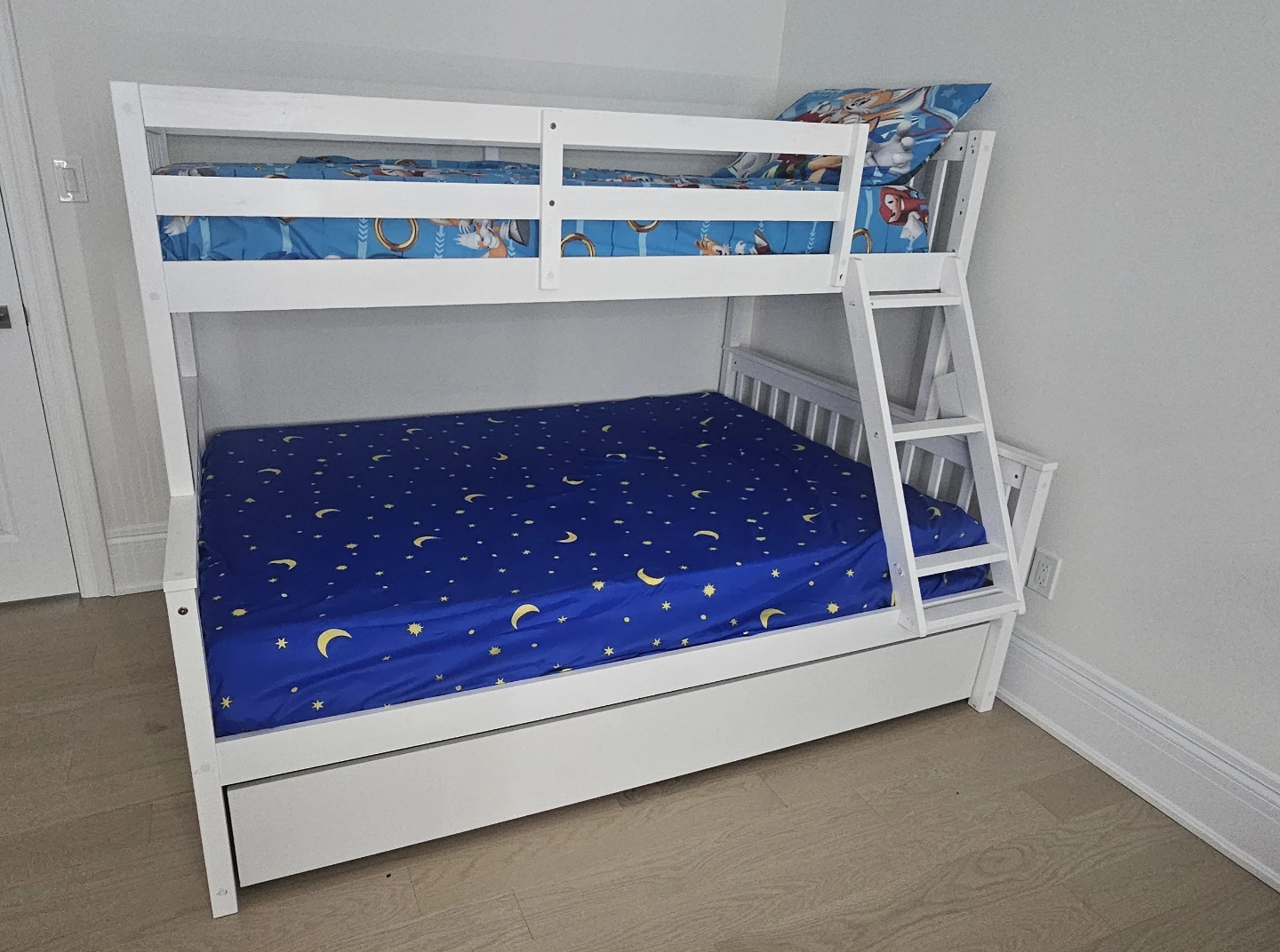 Gymax White Twin over Full Bunk Bed with Twin Trundle
