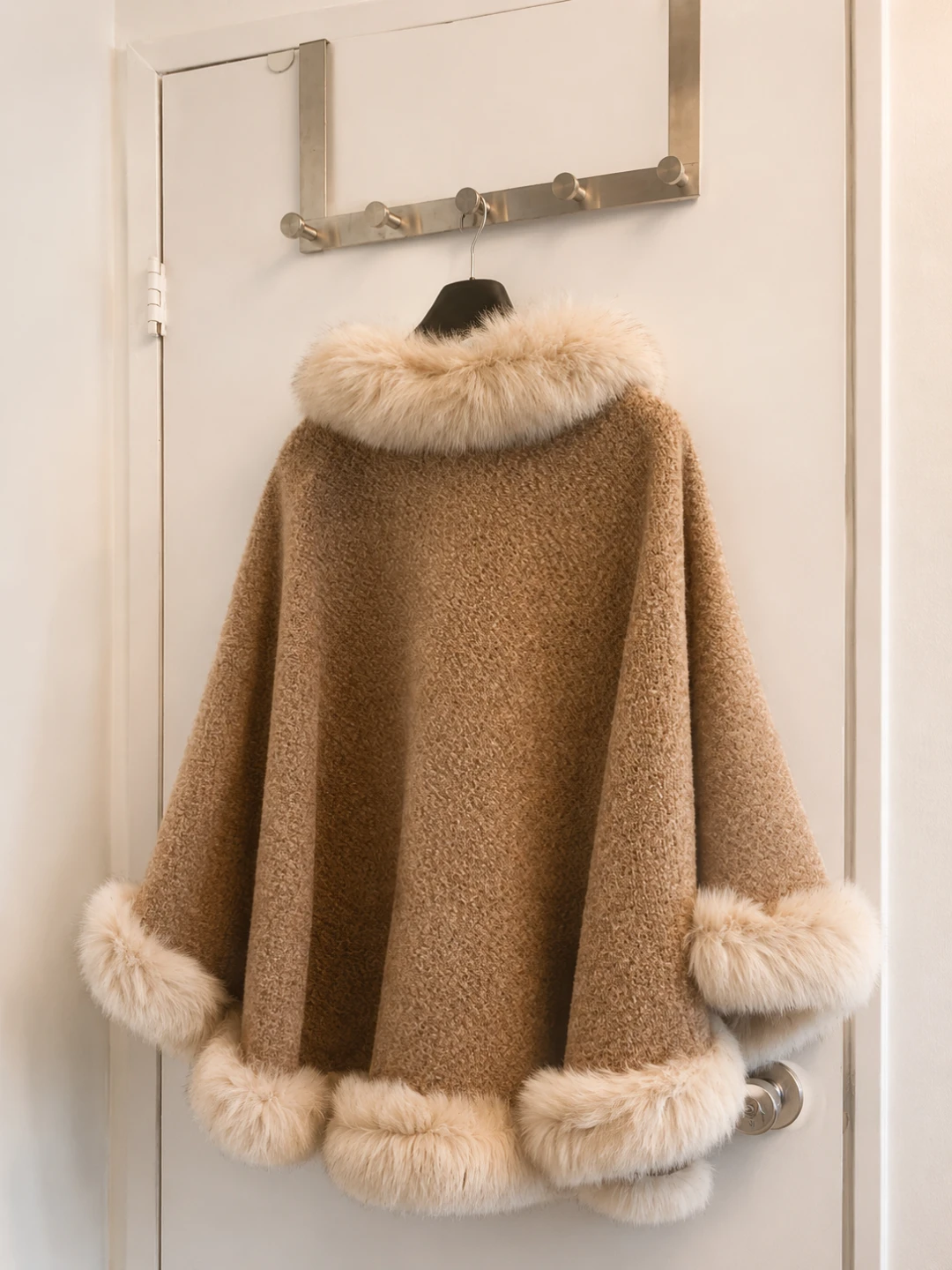 Hudson’s Bay ‘Cape Small’ with Fox Fur Trim - photo 2