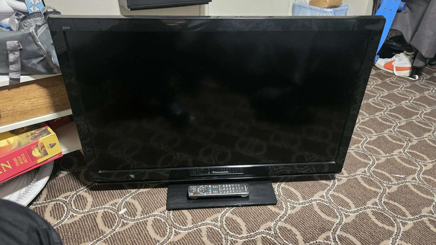 Panasonic TC-L37U3 LCD TV