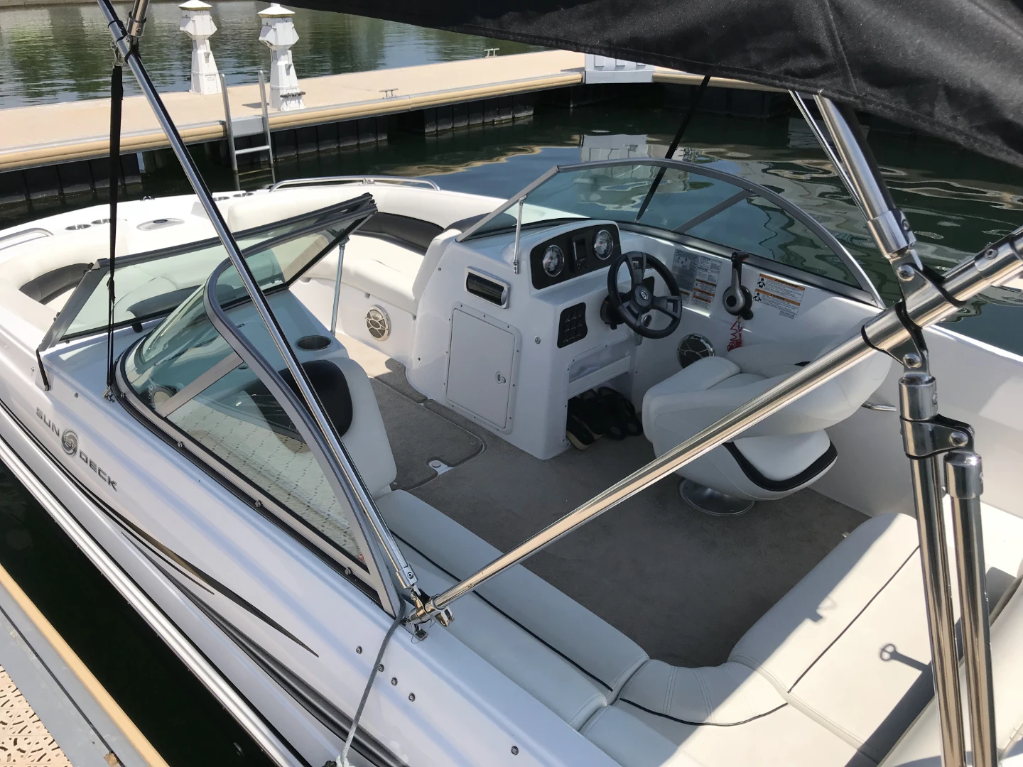 Hurricane Sun Deck Boat with Yamaha Outboard Motor - photo 2