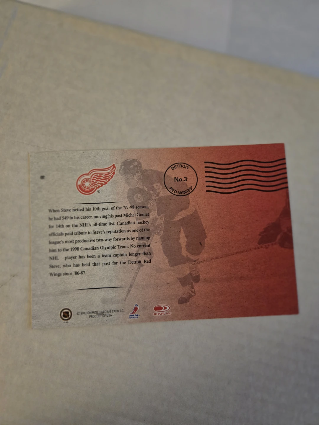 1997-98 Steve Yzerman Detroit Red Wings Hockey Card - photo 2