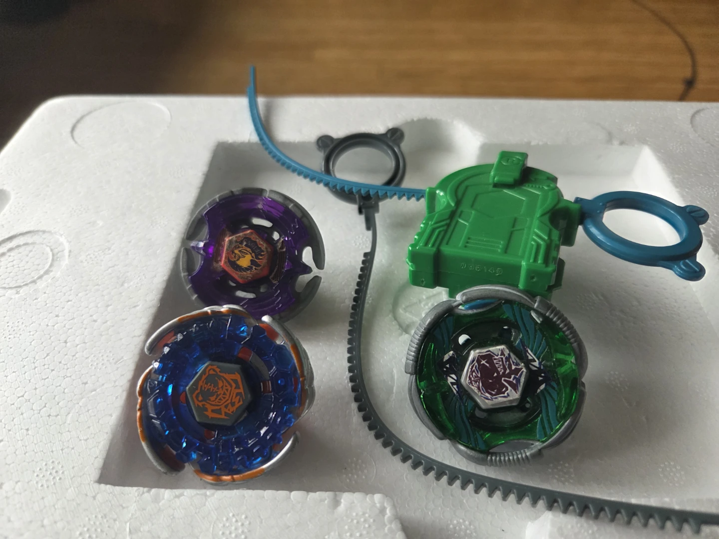 Beyblade Battle Set with 3 Spinners and Launcher - photo 2