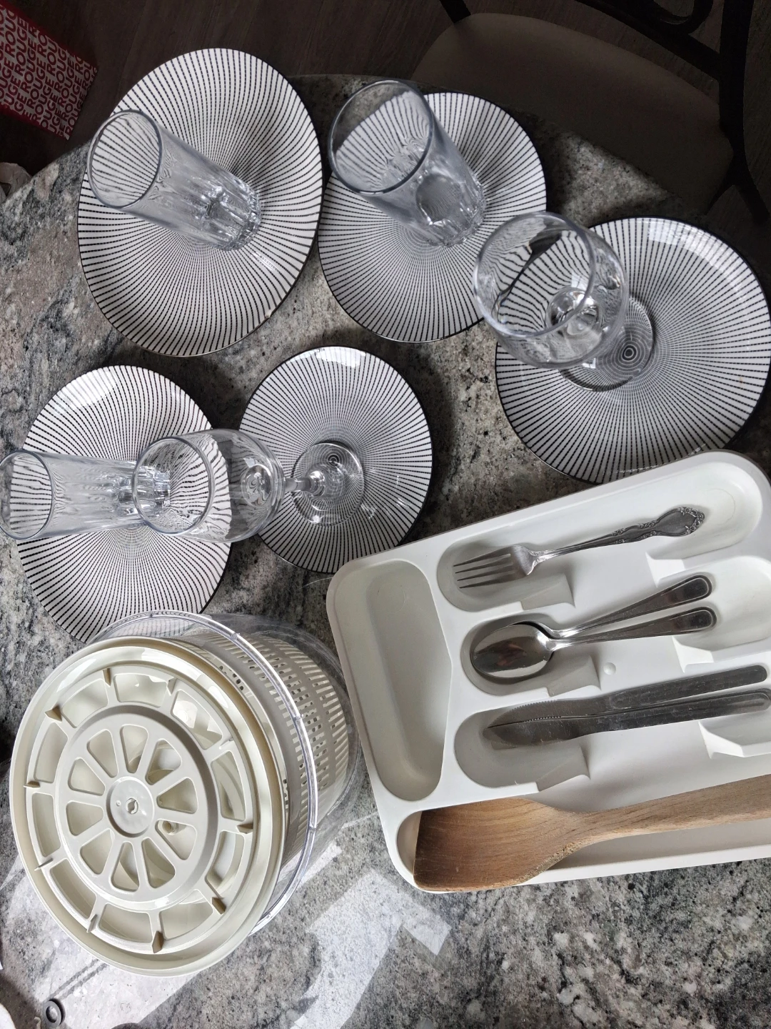 Dinnerware and Cutlery Set - photo 2