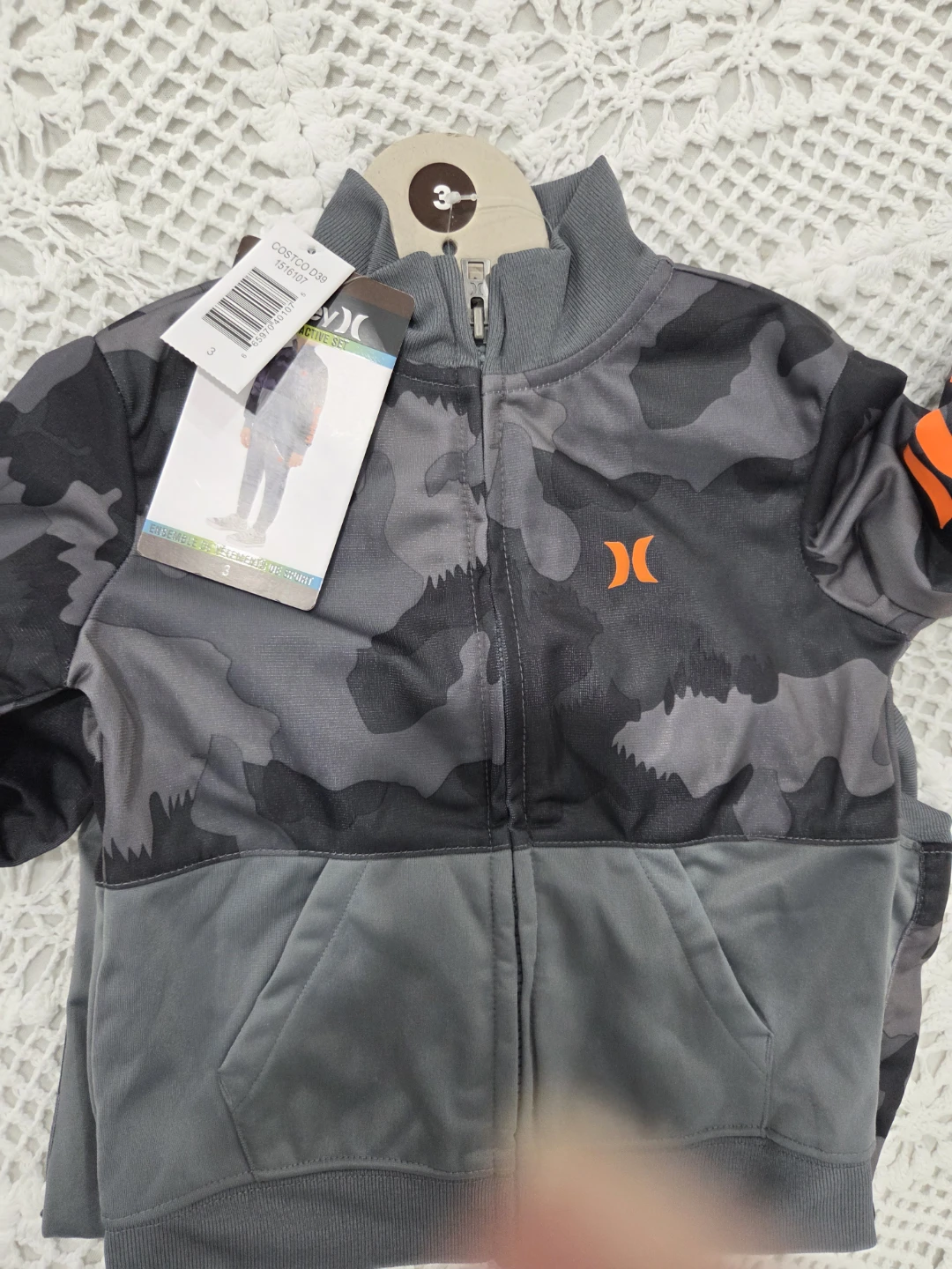 NEW..Hurley Boys Camo Tracksuit Set Size 3 - photo 3