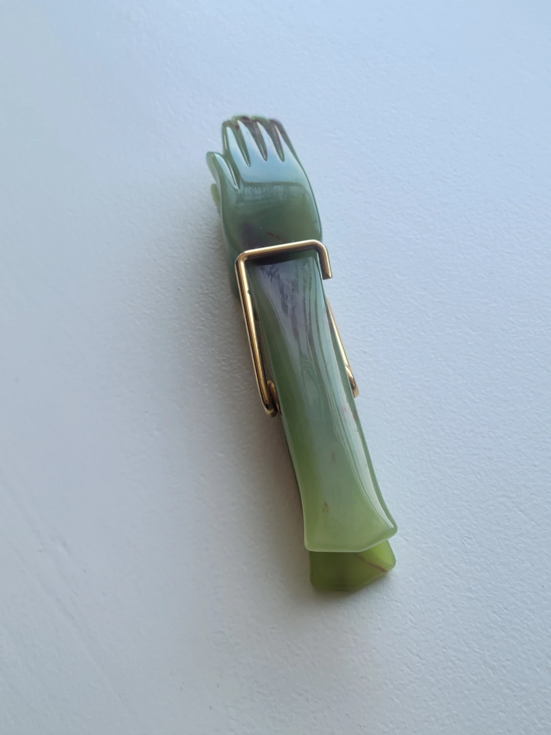 Rare. Vintage Bakelite Praying Hands Paperweight Clip - photo 2